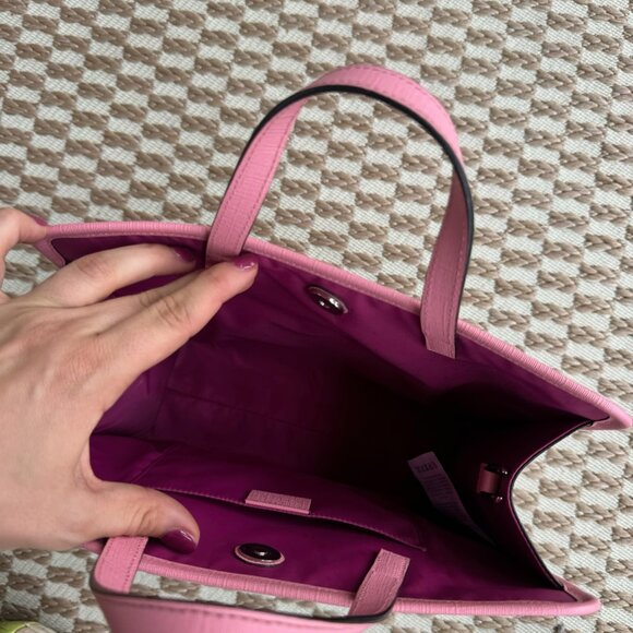 100% Authentic GUCCI GG Supreme Monogram Girls 3-D Strawberry Tote - Picture 4 of 10